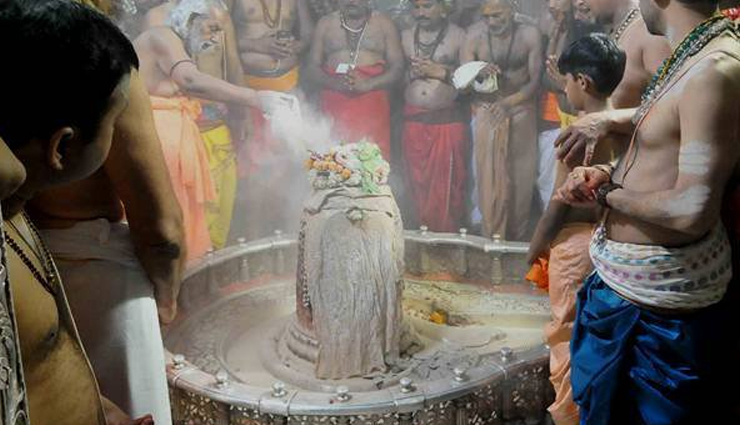 mahakaleshwar temple ujjain,ujjain mahakaleshwar jyotirlinga,famous temples in ujjain,lord shiva temple in ujjain,spiritual pilgrimage in ujjain,ancient temples of ujjain,mahakaleshwar jyotirlinga darshan,sacred places in ujjain,ujjain mahakaleshwar temple timings,ujjain mahakaleshwar temple history