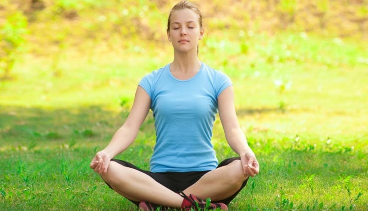 Yoga Day Special: गले में सूजन को कम करता है भस्त्रिका प्राणायाम, जानें इसकी विधि और फायदे