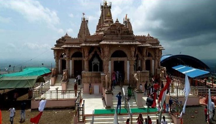 weird news,weird incident,bhilat dev nagalwadi temple