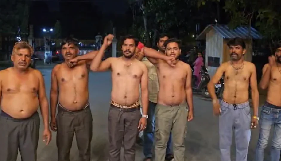 बीजेपी विधायक पर अतिक्रमण का आरोप, ग्रामीणों ने अर्धनग्न होकर जताया विरोध