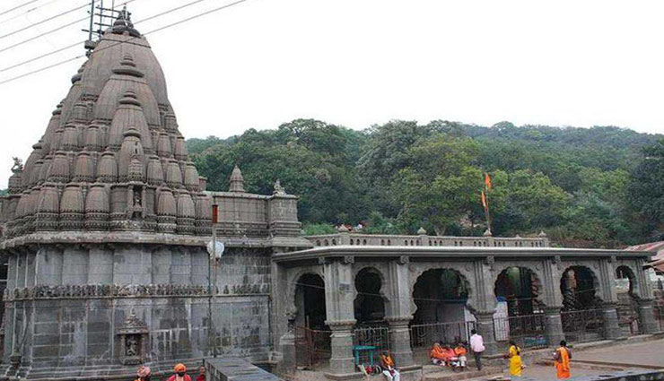 पुणे से करीब 100 किलोमीटर दूर स्थित है भगवान शिव का यह अनोखा मंदिर नाम है 'मोटेश्वर महादेव'