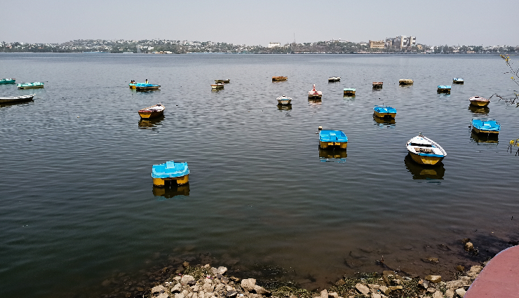 wetlands in india,harike lake punjab,chilika lake orissa,wular lake kashmir,loktak lake manipur,kolleru lake andhra pradesh,nalsarovar bird sanctuary gujarat,bhoj lake madhya pradesh,wetland biodiversity india,avian species in wetlands,asia largest freshwater lake,floating national park india,bird watching destinations india,nature photography spots,eco-tourism destinations india,wildlife sanctuaries india,birding hotspots india,serene boat rides,wetland conservation efforts,sustainable tourism india