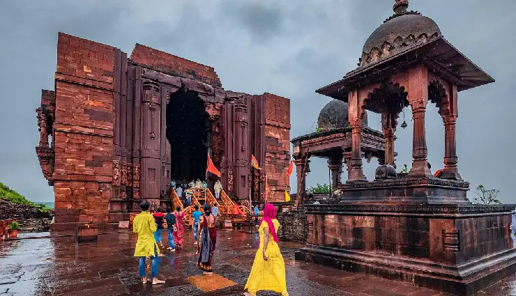 madhya pradesh shiva temples,mahakaleshwar jyotirlinga,omkareshwar temple,shiva pilgrimage india,jyotirlinga temples,spiritual travel madhya pradesh,sacred sites india