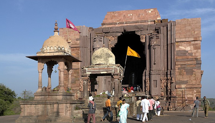 madhya pradesh historical monuments,must visit places in madhya pradesh,khajuraho temples,sanchi stupa,gwalior fort,orchha fort complex,bhimbetka rock shelters,udayagiri caves,mandu historical sites,rani roopmati’s pavilion,bhojeshwar temple,bagh caves