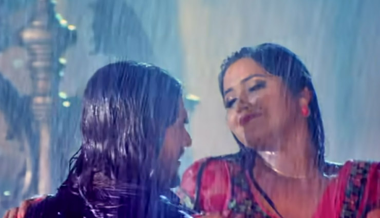 'छतरी जल्दी...': बारिश में रोमांस करते नजर आए खेसारी लाल यादव-काजल राघवानी, वीडियो में देखें दोनों के बीच की हॉट केमिस्ट्री