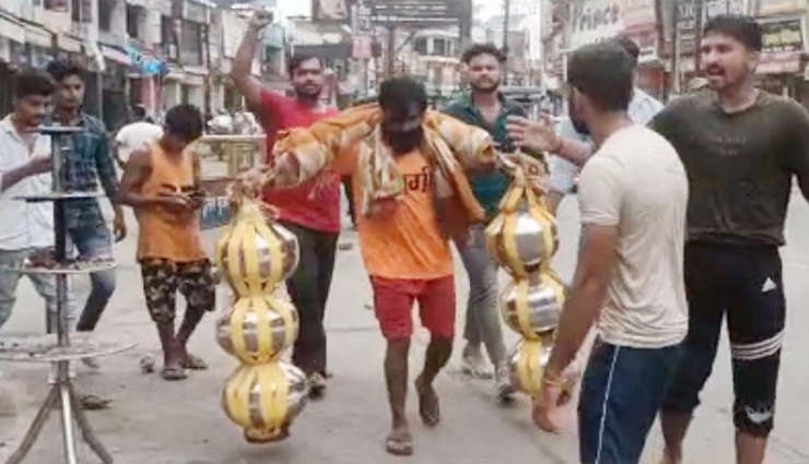 कावड़ यात्रा: 121 किलो गंगा जल लेकर हरिद्वार से चला भोले बाबा का ये भक्त, रोज चलता है 8 km पैदल