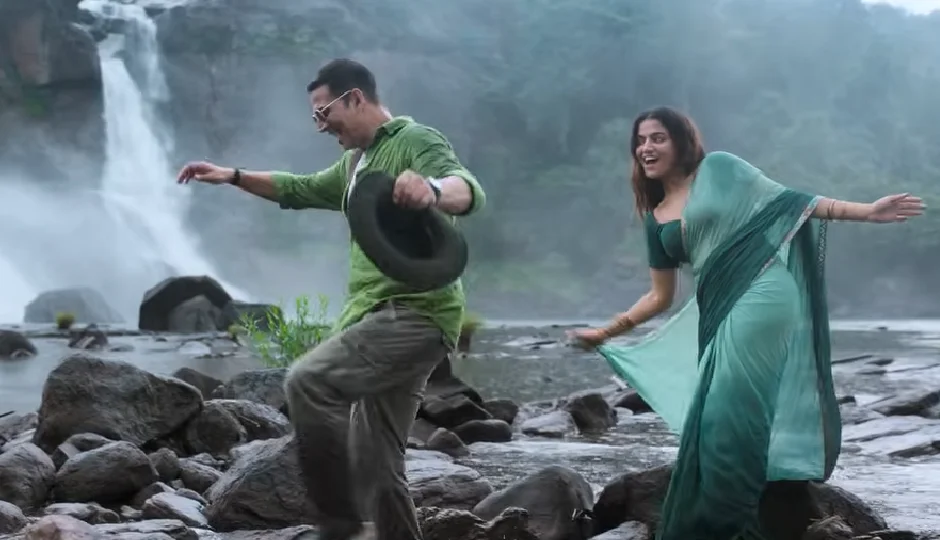 ‘भूत बंगला’ के रोमांटिक ट्रैक में छाया प्रियदर्शन का जादू, हसीन वादियों में नजर आई अक्षय-वामिका की केमिस्ट्री, अरिजीत की आवाज ने...