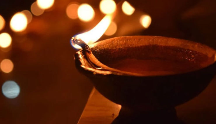 Diwali 2021: दिवाली के एक दिन पहले पश्चिम बंगाल में मनाया जाता है ‘भूत चतुर्दशी’, जानें इससे जुड़ी कुछ रोचक बातें