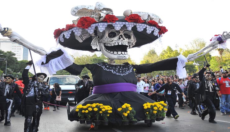 day of the dead,mexico,weird celebration