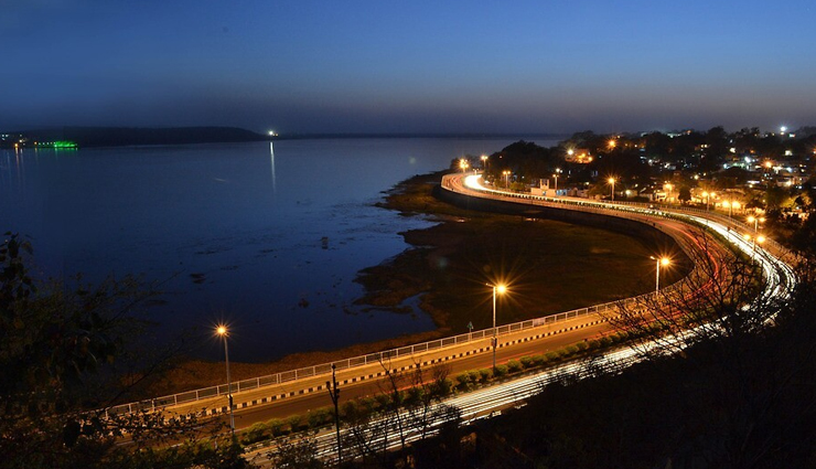 places to visit near bhopal,best tourist spots near bhopal,weekend getaways from bhopal,historical places near bhopal,natural attractions near bhopal,hill stations near bhopal,wildlife sanctuaries near bhopal,sanchi stupa near bhopal,bhimbetka rock shelters,bhojpur temple bhopal,udaigiri caves near bhopal,pachmarhi hill station,raisen fort near bhopal,scenic destinations near bhopal,religious sites near bhopal