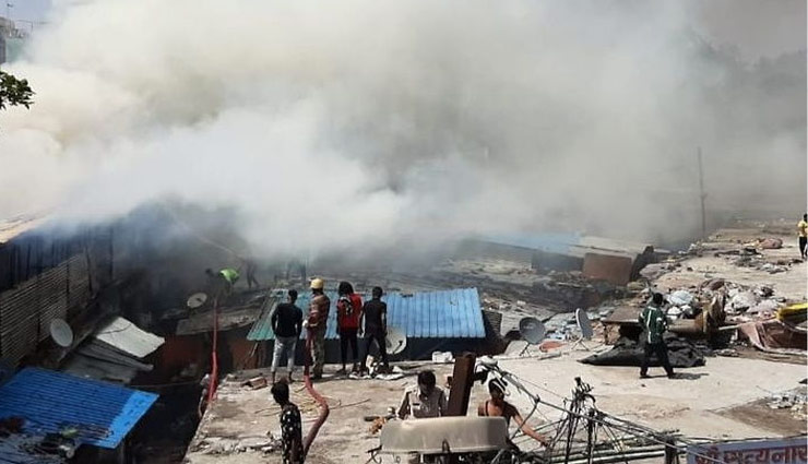भोपाल की घनी बस्ती में लगी आग, 10 दुकानें जली