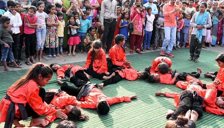 Protest, street play, prayer meet mark the 35th anniversary of Bhopal Gas Tragedy