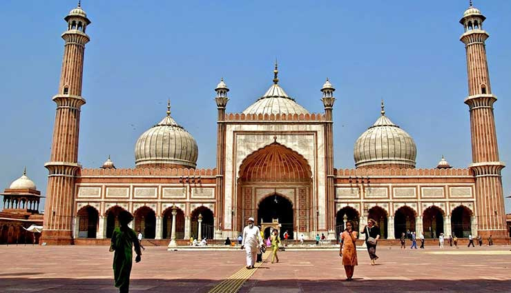 tourist attractions in madhya pradesh,khajuraho temples visit,bandhavgarh national park safari,pachmarhi hill station guide,bhopal travel highlights,kanha national park tour,orchha historical sites,ujjain pilgrimage destinations,sanchi buddhist stupas,gwalior fort and palaces