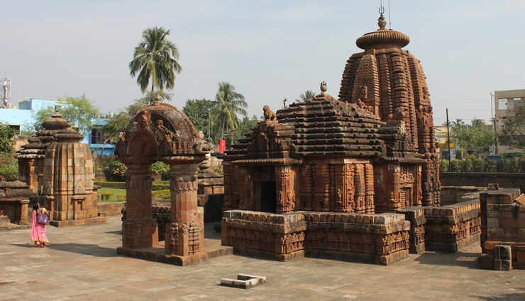 lord shiva temples in bhubneswar,bhubneswar,temples in india,lingaraja temple,muktesvara temple,rajarani temple,parsurameswar temple,pabaneswara temple,subarnesvara temple,mangalesvara temple