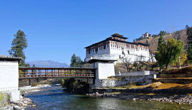 bhutan,places to visit in bhutan,tourist attraction in bhutan,rinpung dzong,chele la pass,punakha dzong,dochula pass,tigers nest,phobjikha valley