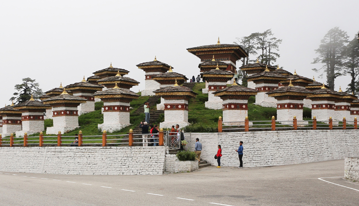 bhutan,places to visit in bhutan,tourist attraction in bhutan,punakha dzong,dochula pass,buddha dordenma statue,tigers nest,norzim lam street,thimpu