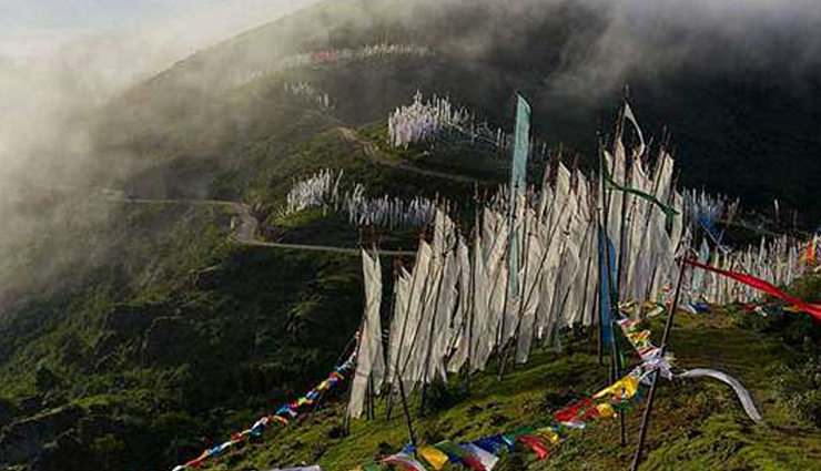 bhutan,places to visit in bhutan,tourist attraction in bhutan,rinpung dzong,chele la pass,punakha dzong,dochula pass,tigers nest,phobjikha valley