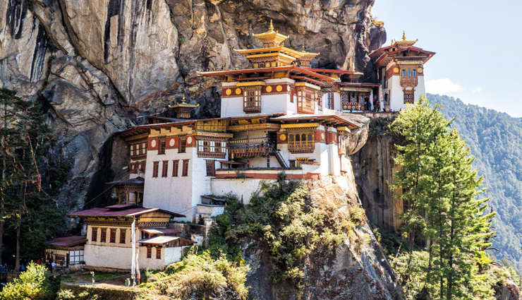 bhutan,places to visit in bhutan,tourist attraction in bhutan,punakha dzong,dochula pass,buddha dordenma statue,tigers nest,norzim lam street,thimpu
