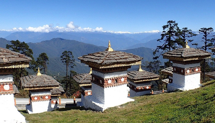 bhutan,places to visit in bhutan,tourist attraction in bhutan,rinpung dzong,chele la pass,punakha dzong,dochula pass,tigers nest,phobjikha valley