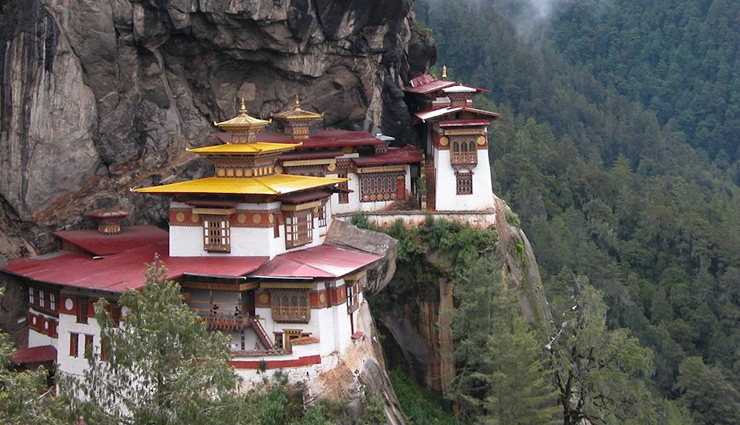 bhutan,places to visit in bhutan,tourist attraction in bhutan,rinpung dzong,chele la pass,punakha dzong,dochula pass,tigers nest,phobjikha valley