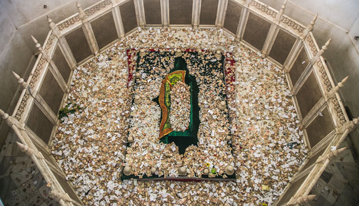 taj mahal,monuments in memory of women