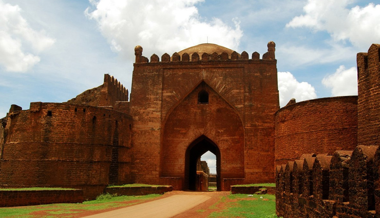 अभी तक नहीं देखें हैं ये ऐतिहासिक स्मारक, बनाएं बच्चों संग यहां घूमने का प्लान historical monuments to visit in india,ancient indian architectural wonders,explore india heritage sites,famous historical landmarks in india,must-see ancient monuments of india,heritage sites worth visiting in india,indian historical structures to explore,ancient indian landmarks for tourists,iconic monuments of india past,visiting centuries-old monuments in india