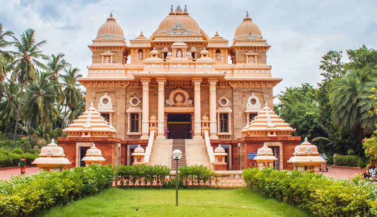 biggest temples,biggest temples in india,india,srirangam temple,chhatarpur temple,akshardham,ramakrishna math,thillai nataraja temple,brihadeeswarar temple,annamalaiyar temple,dakshineswar kali temple