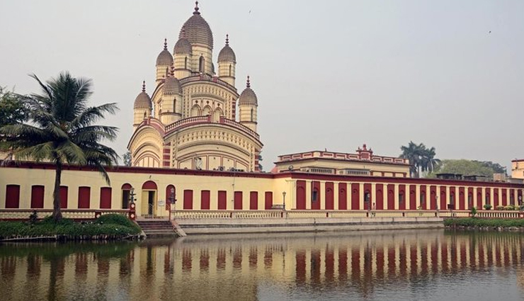 biggest temples,biggest temples in india,india,srirangam temple,chhatarpur temple,akshardham,ramakrishna math,thillai nataraja temple,brihadeeswarar temple,annamalaiyar temple,dakshineswar kali temple