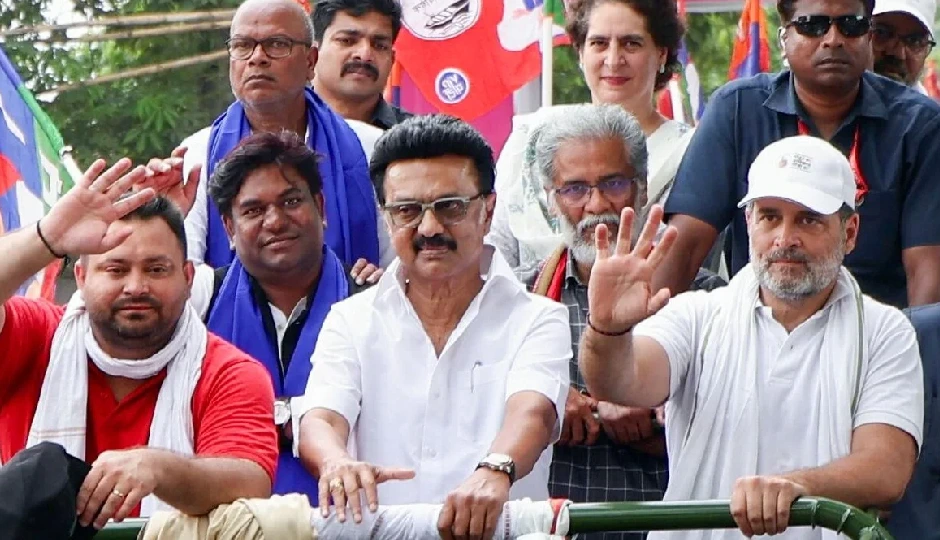 घोषणापत्र में छाए तेजस्वी, गायब प्रियंका और किनारे राहुल — क्या बिहार में अब कमजोर पड़ गया ‘गांधी फैक्टर’?