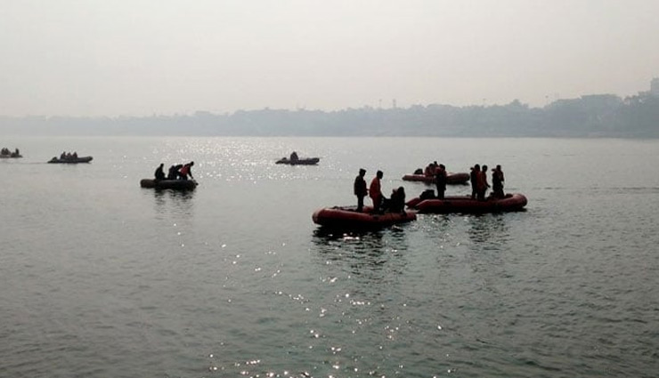 बिहार : मोतिहारी में भीषण हादसा, सिकरहना नदी में नाव पलटने से 22 लोग डूबे 