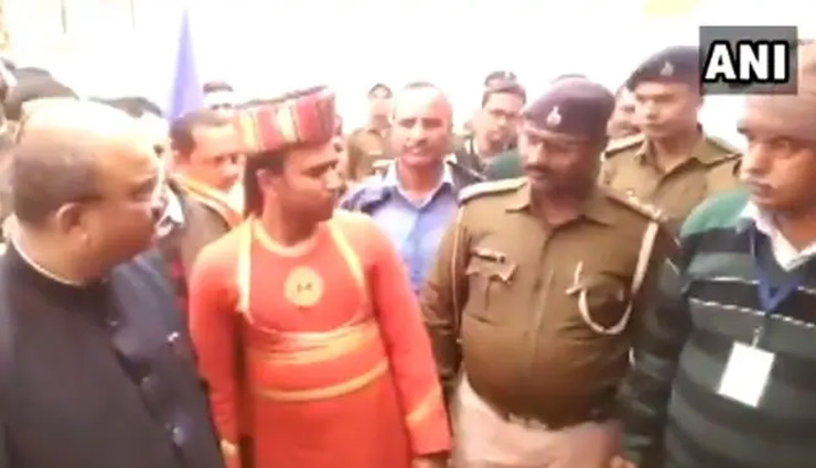 अंदर जाने से रोका तो पुलिस अधिकारी पर भड़के बिहार के स्वास्थ्य मंत्री, बोले - इसे सस्पेंड करो