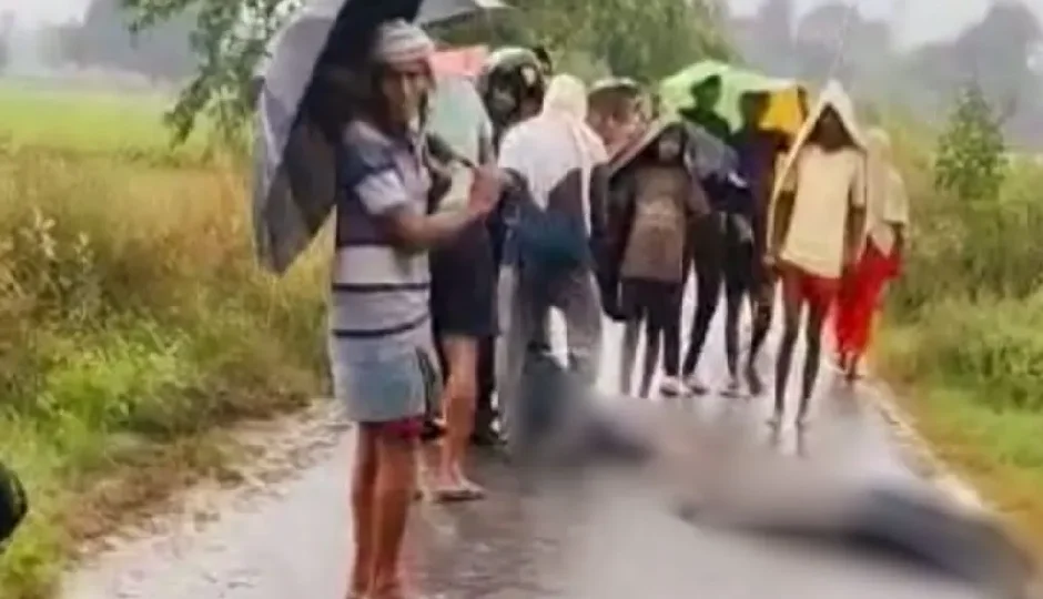 बिहार के भोजपुर में डबल मर्डर, मिठाई दुकानदार और बेटे की गोली मारकर हत्या, सड़क किनारे मिले शव