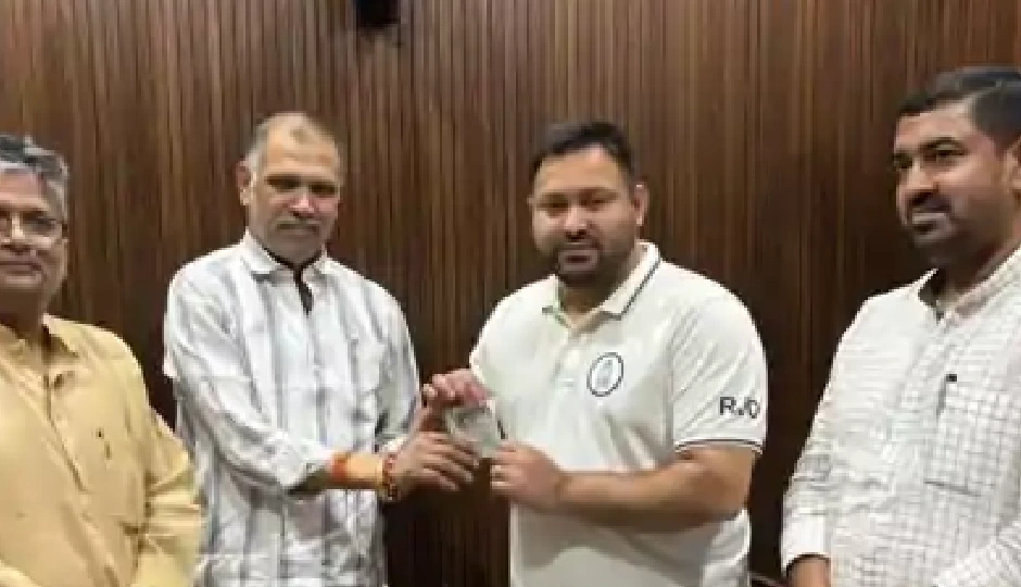 Bihar Politics: सूरजभान सिंह ने छोड़ी आरएलजेपी, राजद में शामिल, तेजस्वी ने दी सदस्यता