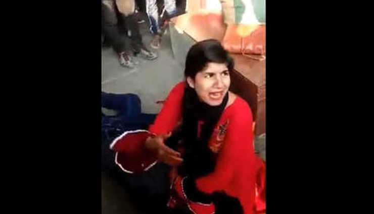 पति को लगी गोली, पत्नी चिल्लाती रही- प्लीज कोई बचा लो... लोग बनाते रहे विडियो, तड़प-तड़पकर  तोडा दम