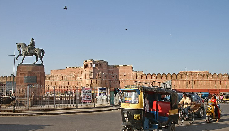 rajasthan tourist attractions,jaipur pink city landmarks,udaipur city of lakes sightseeing,jaisalmer golden city attractions,jodhpur blue city landmarks,ajmer sacred city attractions,pushkar holy city landmarks,ranthambore national park wildlife sanctuary,mount abu hill station attractions,bikaner captivating beauty landmarks,rajasthan cultural heritage,majestic forts in rajasthan,enchanting palaces in rajasthan,vibrant festivals in rajasthan,thar desert attractions,rajasthan historical sites,sacred shrines in rajasthan,wildlife safari in rajasthan,aravalli range attractions,rajasthan heritage tourism