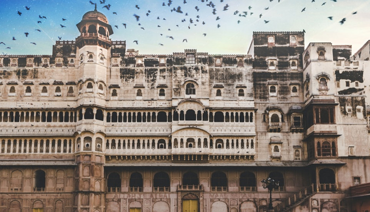 श्रेष्ठ पर्यटन स्थलों में शामिल है बीकानेर, धोरों के बीच बने महलों और हवेलियों को देखने का मोह छोड़ नहीं पाते पर्यटक bikaner tourist places,top attractions in bikaner,explore bikaner tourist spots,must-visit places in bikaner,bikaner travel guide,historical sites in bikaner,cultural attractions in bikaner,best sightseeing spots in bikaner,bikaner famous landmarks,tourism in bikaner rajasthan