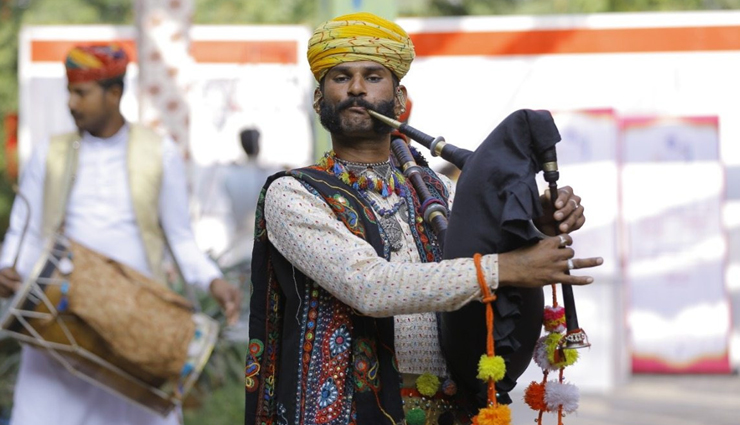 हवेलियों और महलों से ज्यादा रेत के मैदान का आनन्द लेने आते हैं पर्यटक, एक समग्र दृष्टि बीकानेर पर bikaner travel guide,bikaner tourism,best places to visit in bikaner,top attractions in bikaner,bikaner sightseeing,bikaner historical sites,bikaner desert safari,bikaner camel festival,bikaner food guide,bikaner travel tips,exploring bikaner,things to do in bikaner,bikaner vacation ideas