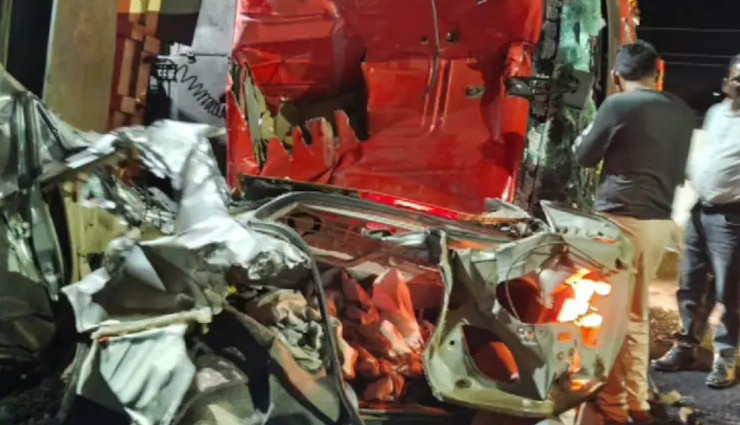 राजस्थान के बीकानेर में दर्दनाक सड़क हादसा, कार के ऊपर पलटा कोयले से भरा ट्रक, एक ही परिवार के 6 लोगों की मौत