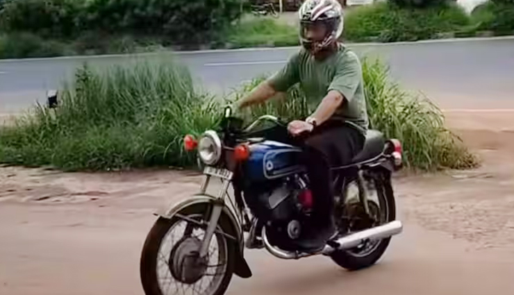 होम टाउन रांची में बाइक की सवारी का आनन्द लेते नजर आए धोनी, वीडियो वायरल