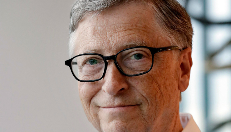 Microsoft के 47 साल पूरे, Bill Gates ने कुर्सी के ऊपर से लगाई छलांग, देखें वीडियो