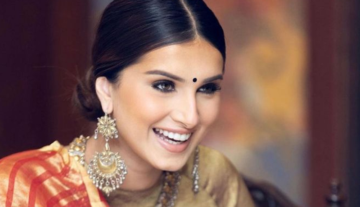 bindi design according to face,bindi style for oval face,bindi for big forehead,vertical bindi design,v shape face bindi design,bindi design on face,bindi for round face,beauty tips in hindi