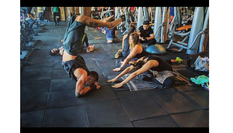 katrinas hot look from gym check other bollywood hot divas in gym,katrina kaif in gym,latest picture of katrina kaif,bollywood celebritis working out pics,gym looks of bollywood divas