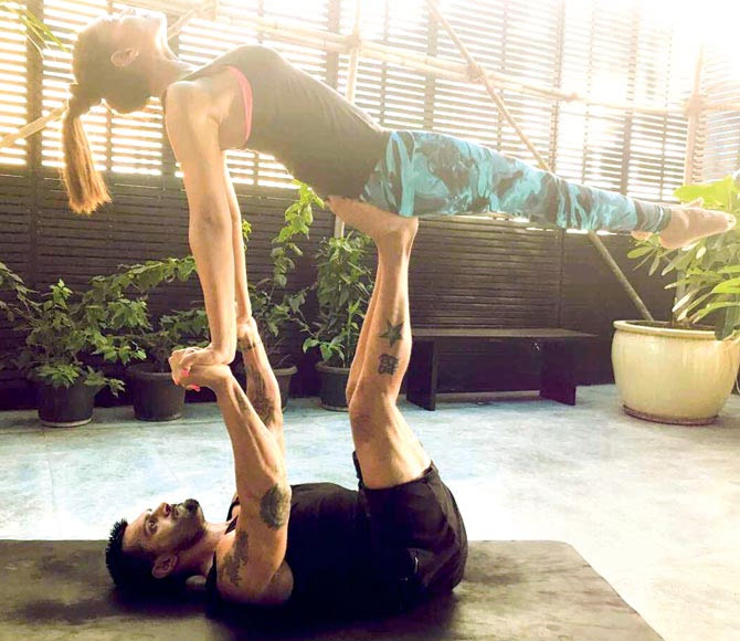 bipasha basu,karan singh grover,power yoga,yoga,hot yoga