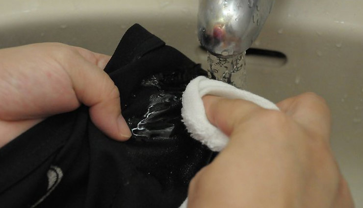 clean bird shit from clothes,tips to clean bird poop,bird shit from clothes,bird shit cleaning tips,household tips