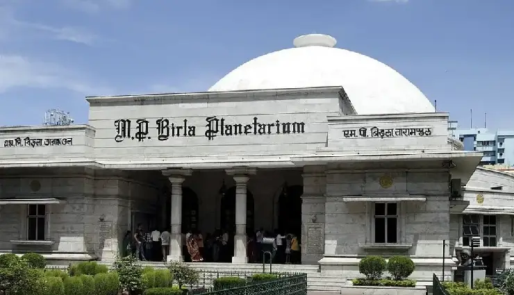 kolkata travel guide,best places to visit in kolkata,kolkata tourism,historic trams in kolkata,colonial architecture kolkata,things to do in kolkata,city of joy,kolkata culture,kolkata food destinations,kolkata must-see attractions