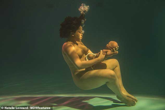picture gallery,photography of birth,weird news