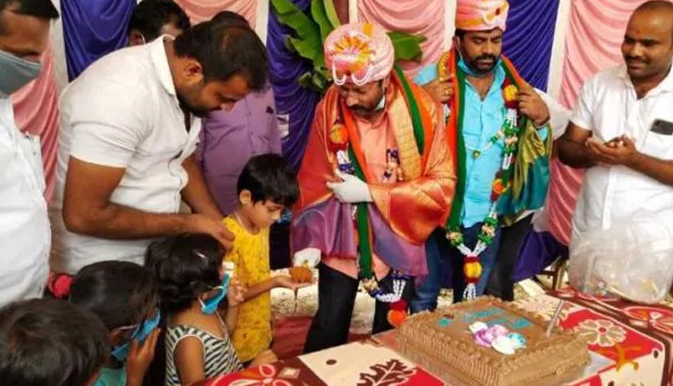 लॉकडाउन की उडी धज्जियां, बीजेपी विधायक ने रखी बिरयानी पार्टी, कांग्रेस MLA ने बांटे नोट