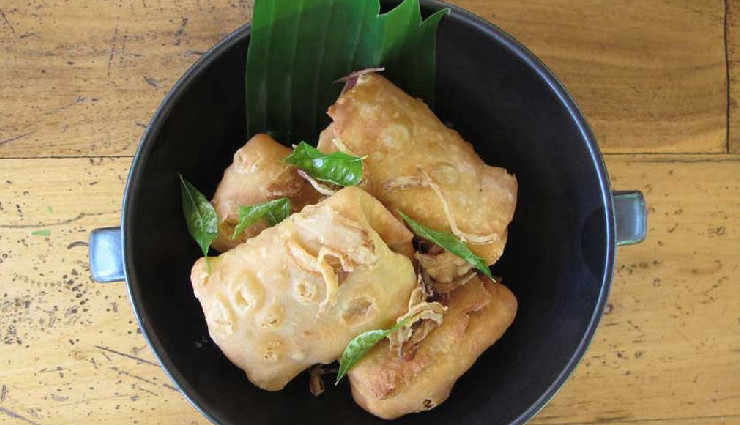 local foods maldives,maldivian cuisine,maldivian breakfast,mashuni,garudhiya,maldivian soup,mas huni,bis keemiya,maldivian pastries,bajiya,rihaakuru,maldivian lobster,havaadhulee bis,saagu bondibai,kulhi boakibaa,maldivian desserts,maldivian seafood,maldivian street food,maldivian culture,maldives food guide