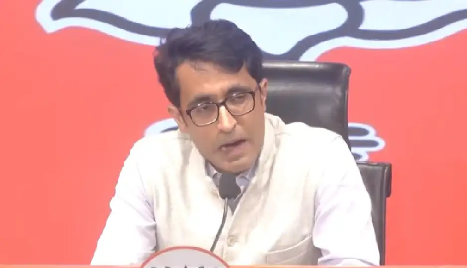 'बिना नागरिकता के डाला वोट' के आरोप पर सोनिया गांधी घिरीं? BJP के हमले के बीच कोर्ट का नया आदेश
