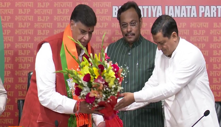 UP में कांग्रेस को लगा बड़ा झटका, कद्दावर नेता अजय कपूर ने छोड़ा साथ, थामा भाजपा का दामन